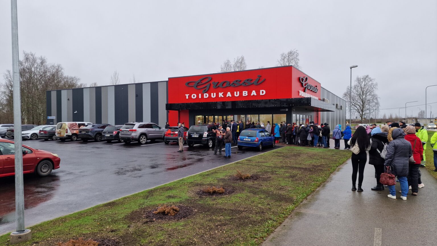 Tapal avati Grossi Toidukaupade täissortimendiga kauplus